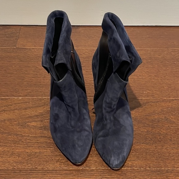 Veronica Beard Women’s Blue Suede and Black Leather Booties Size 39/9 - Picture 2 of 10